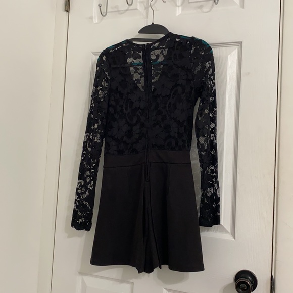 Black lace romper - Picture 3 of 3